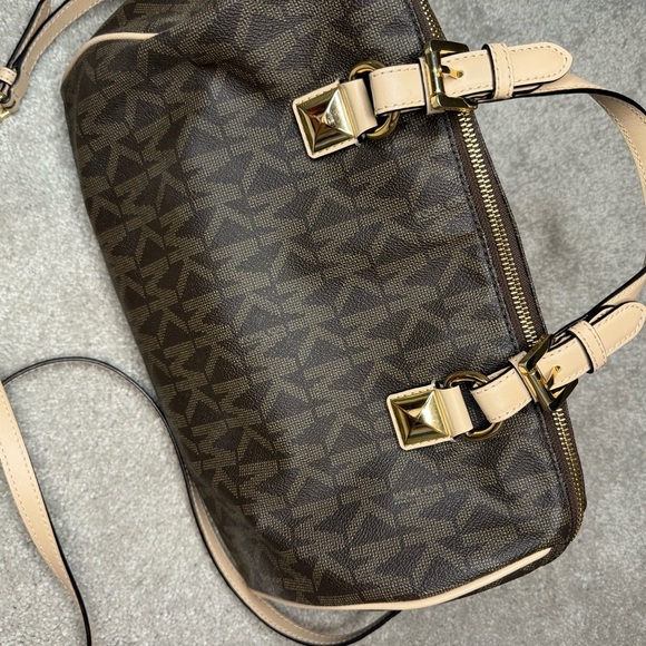 Michael Kors Speedy MK Signature Monogram Logo Satchel Bag with adjustable strap - Picture 13 of 16